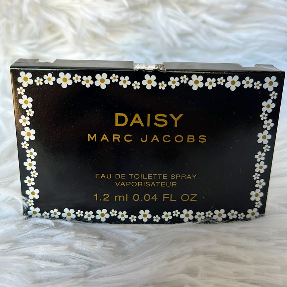 3/$15 🌻 Daisy Marc Jacobs sample